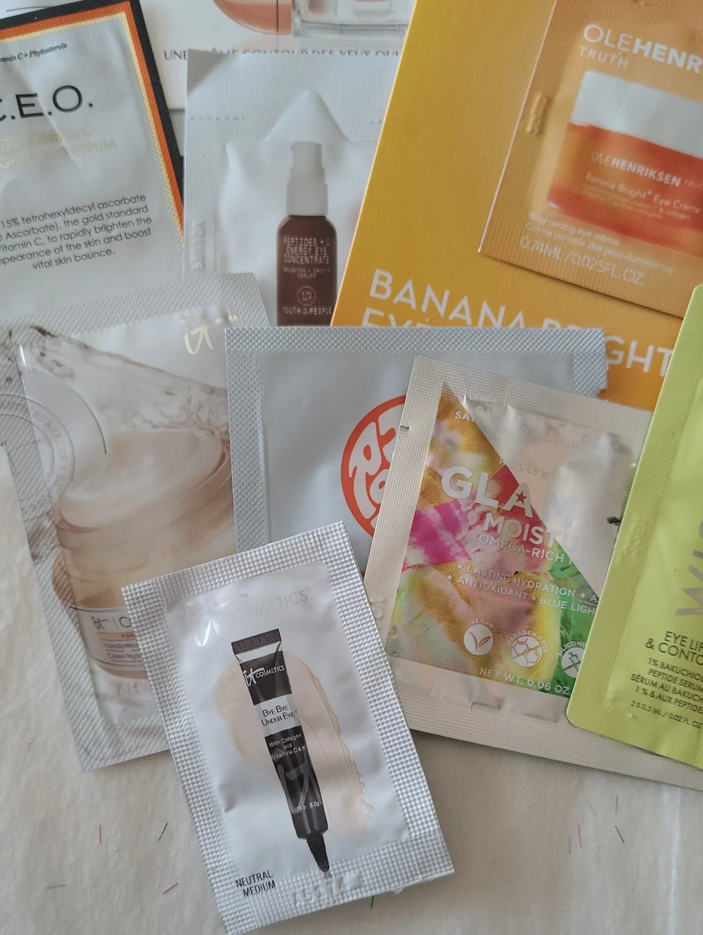 LOT of 18 LUXURY BEAUTY SAMPLES